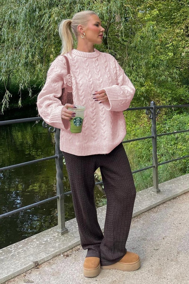 RÓŻOWY SWETER DAMSKI Z WARKOCZOWYM WZOREM Z GOLFEM M 5GA*