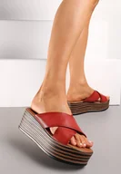 Klapki i japonki damskie - Czerwone Klapki na Platformie ze Skrzyżowanymi Paskami Limanttia - Born2be - miniaturka - grafika 1
