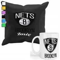 Gadżety dla niej i dla niego - ZESTAW KUBEK + POSZEWKA Z NADRUKIEM-DLA FANA NBA BROOKLYN NETS BASKET +IMIĘ - miniaturka - grafika 1
