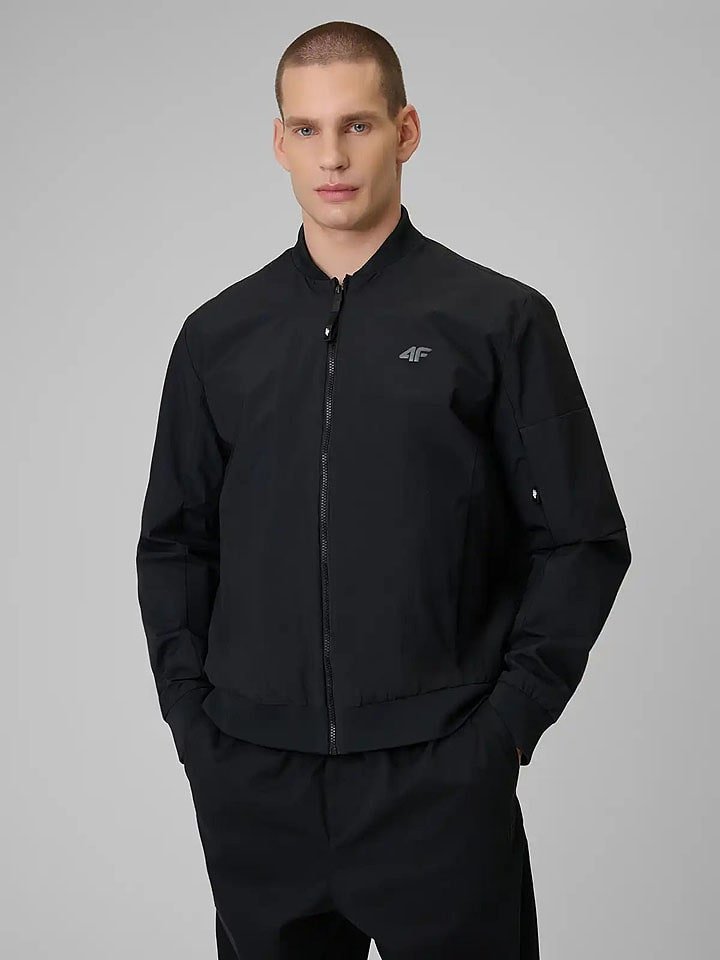 4F Kurtka przejściowa w kolorze czarnym