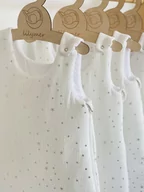 Śpiworki dla dzieci - Śpiworek niemowlęcy muślinowy biały w srebrne gwiazdki - miniaturka - grafika 1