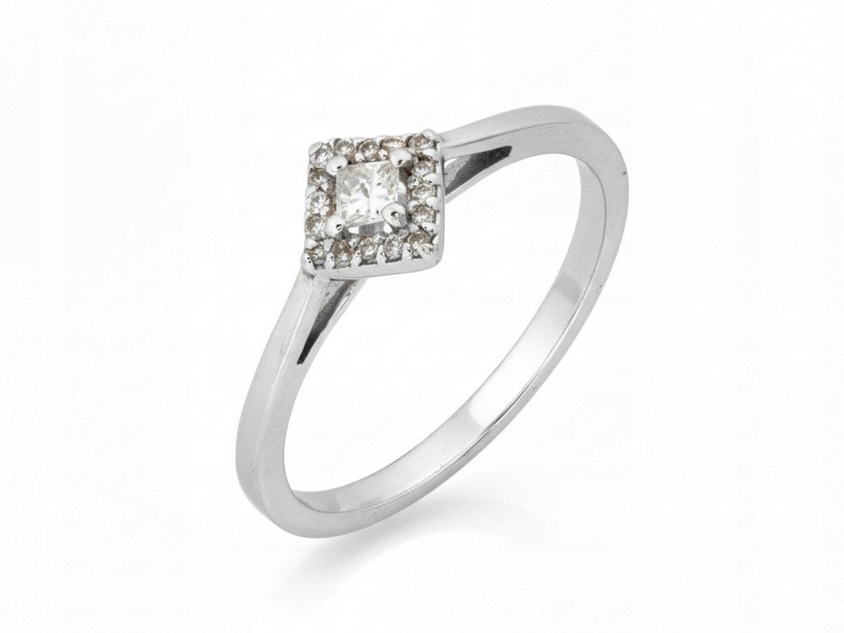 Pierścionek z białego złota 585 z brylantami 0.17 ct r14 na walentynki