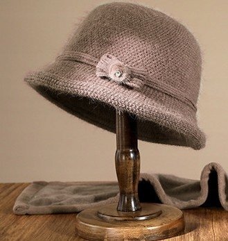 CZAPKA beżowa damska w typie kapelusza miękka ciepła na zimę dla pani