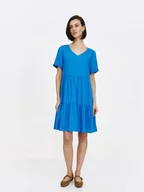 Sukienki - Niebieska sukienka z falbanami o luźnym fasonie - miniaturka - grafika 1