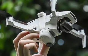 Osłona silikonowa z paskiem Sunnylife dla Insta360 GO 3 - Biała (IST-ZD588-B) - Akcesoria do drona - miniaturka - grafika 2