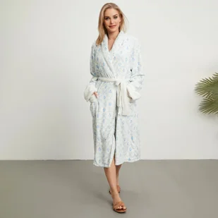 Długi szlafrok damski z kwiatowym motywem - Biały - Szlafroki damskie - miniaturka - grafika 1
