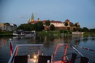 Czasopisma - Romantyczny rejs katamaranem po Wiśle Kraków - miniaturka - grafika 1