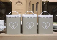 Pojemniki kuchenne - Zestaw pojemników na cukier kawę herbatę 3 szt. metalowe kwadratowe LACE - miniaturka - grafika 1