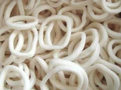 Konserwy i dania rybne - Pierścienie z kalmarów głębokomrożone 1 kg - miniaturka - grafika 1