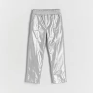 Spodnie i spodenki dla dziewczynek - Reserved - Spodnie z imitacji skóry - Srebrny - miniaturka - grafika 1