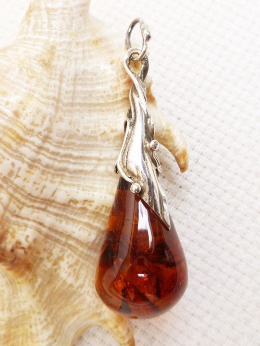 Wisiorek srebrny z bursztynem, handmade 620-511