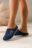 Kapcie damskie - Granatowe kapcie damskie Inblu obuwie domowe z wyjmowaną wkładką kwiaty na cholewce TU999969 - miniaturka - grafika 1