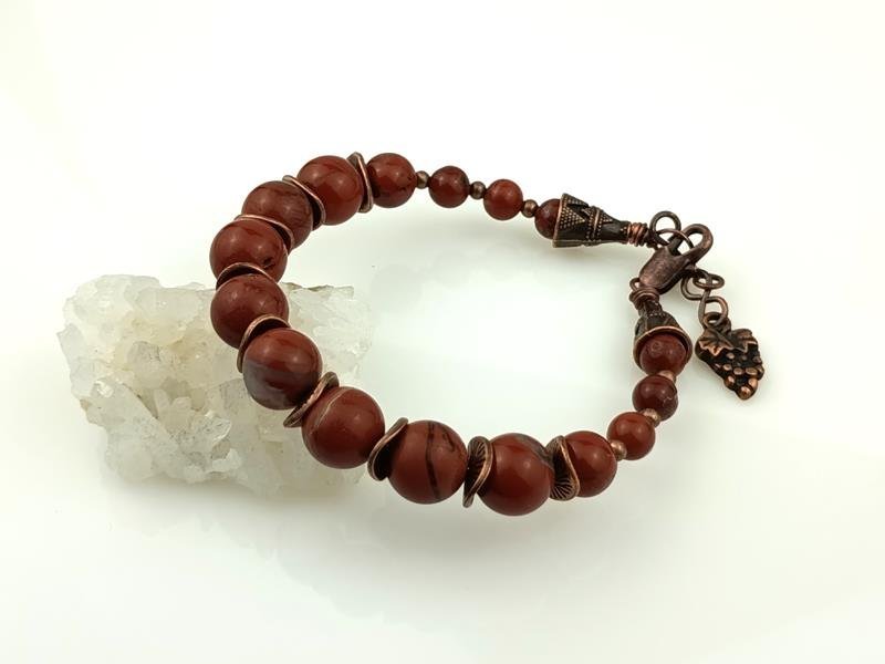 Jaspis czerwony - damska bransoletka miedziana, obwód od 18 do 20 cm, waga 26 gram, drut pamięciowy, rękodzieło