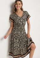 Sukienki - Czarna Bawełniana Sukienka z Gumką w Talii i Guzikami Natiflione - miniaturka - grafika 1