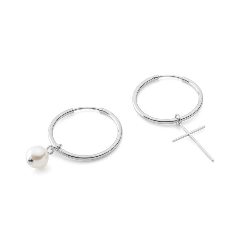 Asymetryczne kolczyki koła 2,5 cm z białą perłą GAVBARI i krzyżykiem, srebro 925 : Srebro - kolor pokrycia - Pokrycie platyną