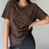 Inne - TEMU Damska Modna Koszulka Z Krótkim Rękawem Z Panewkowym Wzorem Zwierząt - Biała I Brązowa Koszulka Z Panewkowym Wzorem Zwierząt, Z Wyciętym - miniaturka - grafika 1