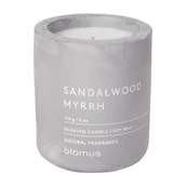Świece - Blomus Świeca zapachowa Fraga S Sandalwood Myrrh, 6,5x8 cm - miniaturka - grafika 1