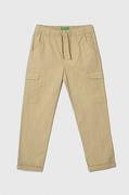 Spodnie i spodenki dla chłopców - United Colors of Benetton spodnie dziecięce kolor beżowy gładkie - miniaturka - grafika 1