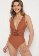 Stroje kąpielowe - Brązowy Jednoczęściowy Strój Kąpielowy z Usztywnianymi Miseczkami i Kwiatem 3D Oliris - miniaturka - grafika 1