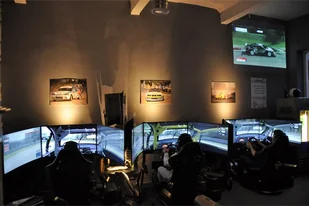 Jazda w symulatorze dla Dwojga Łódź - Czasopisma - miniaturka - grafika 1