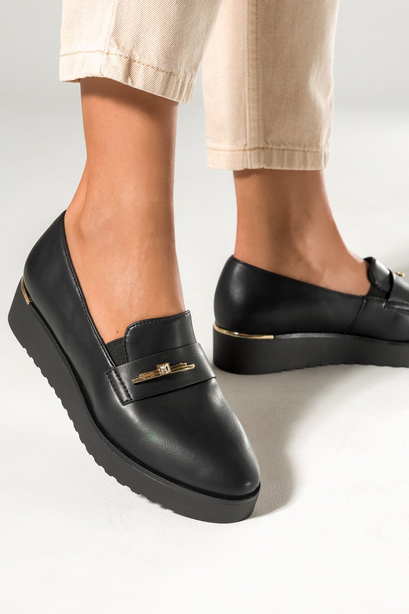 Czarne półbuty damskie slip on na platformie złota ozdoba z kryształkiem casu md7538-5-no-38
