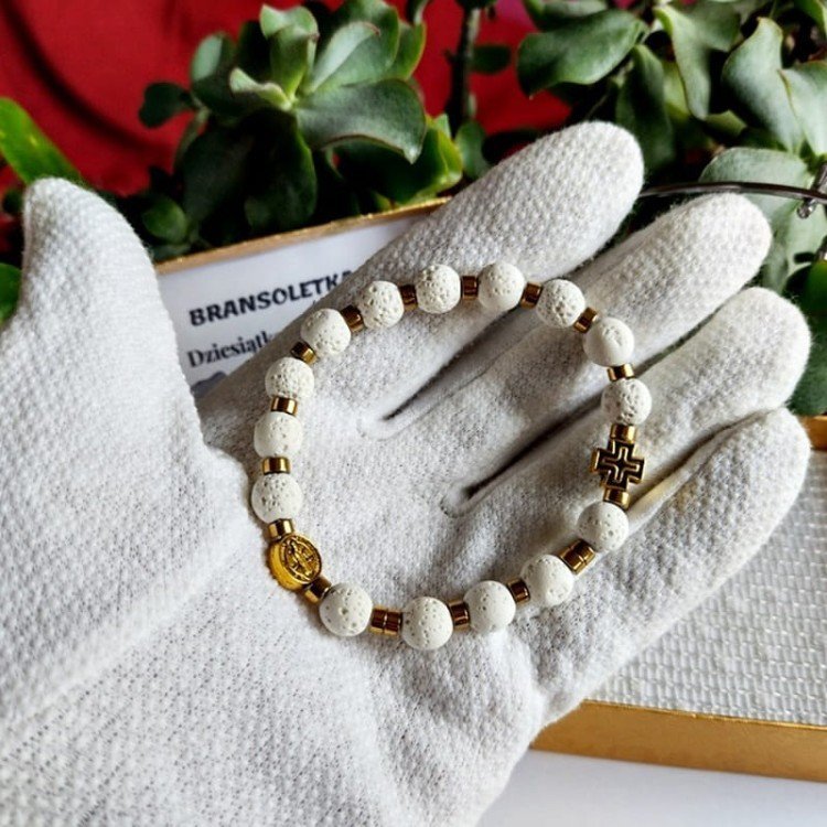 Bransoletka RÓŻANIEC na rękę BIAŁA LAWA WULKANICZNA św.Benedykt/GiovanniDivine