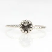 Pierścionki - Minimalistyczny pierścionek Petite z kwarcem z turmalinem w stylu Vintage - miniaturka - grafika 1