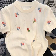 Swetry damskie - TEMU Bluzka Damska z Eleganckim Haftem Kwiatowym - Krótki Rękaw, Okrągły Dekolt, Letnia Koszulka o Średniej Elastyczności, Pranie w Pralce i - miniaturka - grafika 1