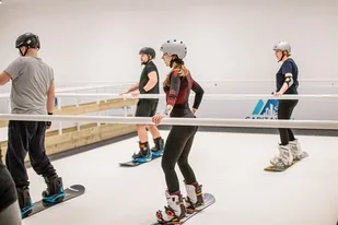Indywidualna lekcja narciarska/snowboardowa na sztucznym stoku - Warszawa - Czasopisma - miniaturka - grafika 1
