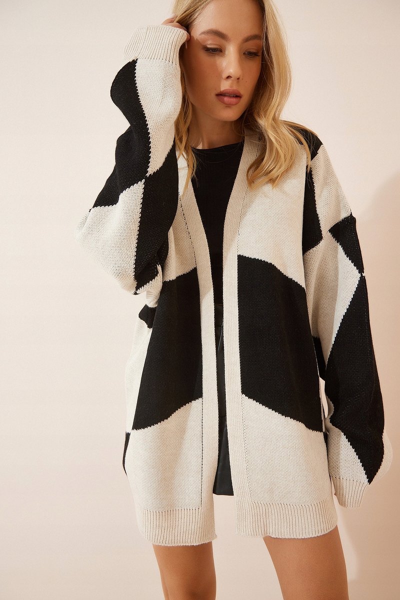 TRENDYOL CZARNO BIAŁY KARDIGAN OVERSIZE W GEOMETRYCZNY WZÓR 5_A