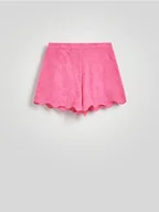 Spodenki damskie - Reserved - Bawełniane szorty z haftem - fuksja - miniaturka - grafika 1