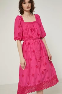 Sukienki - Medicine sukienka bawełniana kolor różowy midi rozkloszowana - grafika 1