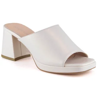 Klapki damskie na słupku z gumką perłowe Sergio Leone KL322 beżowy - Klapki i japonki damskie - miniaturka - grafika 1