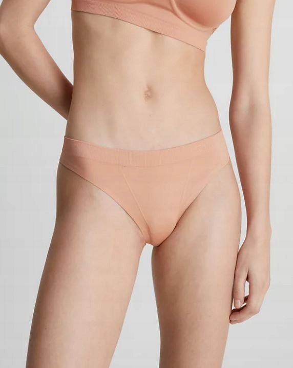 Calvin Klein Stringi Damskie Beżowe Bezszwowe Logo M 2a3d1_c* Tia
