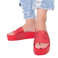 Klapki i japonki damskie - Czerwone klapki na grubej podeszwie Crysta - Inna marka - miniaturka - grafika 1