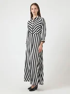 Sukienki - YAS Sukienka w kolorze biało-czarnym - miniaturka - grafika 1