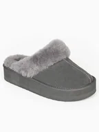 Kapcie damskie - Gooce Wełniane kapcie "Emeline" w kolorze szarym - miniaturka - grafika 1