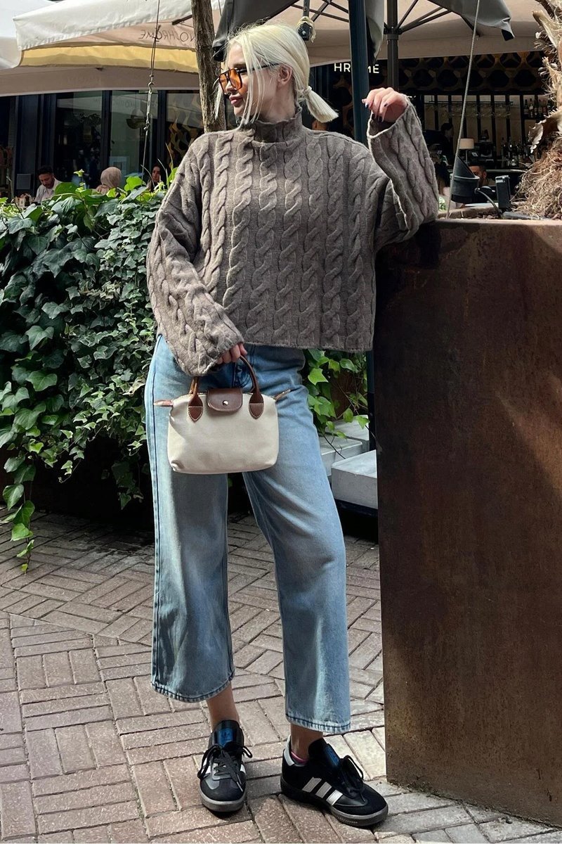SWETER DAMSKI Z WARKOCZOWYM WZOREM Z GOLFEM W KOLORZE BRĄZOWYM 5GA*