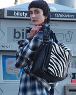 Torebki damskie - Duża torba skórzana. Zestaw Black and white z paskiem z frędzlami - miniaturka - grafika 1