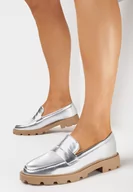 Mokasyny damskie - Srebrne Klasyczne Mokasyny z Ozdobnymi Przeszyciami Shonelle - miniaturka - grafika 1