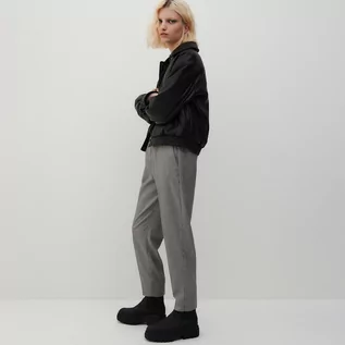 Spodnie damskie - Reserved Spodnie z kantem - Czarny - grafika 1