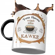 Kubki - Kubek Czarny Dla Harcerza Strzeli Sobie Kawkę z Nadrukiem ze Zdjęciem+ Opakowanie na prezent (wzór 01) - miniaturka - grafika 1