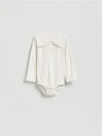 Body dla niemowląt - Reserved - Prążkowane body z aplikacją - złamana biel - miniaturka - grafika 1