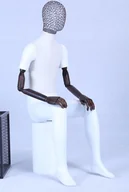 Manekiny wystawowe - Manekin siedzący QF+5 biały matowy lakierowany Głowa pokryta tkaniną. Drewniane ramiona. Wysokiej jakości metalowa siatkowa głowa z metalową płytką Mężczyzna - miniaturka - grafika 1