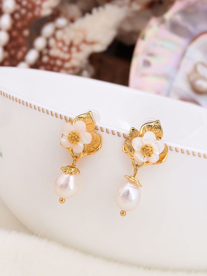 Pierres de Jade Pozłacane kolczyki-wkrętki z perłami