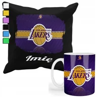 Gadżety dla niej i dla niego - ZESTAW KUBEK + PODUSZKA Z POSZEWKĄ- PREZENT DLA FANA NBA LA LAKERS + IMIĘ - miniaturka - grafika 1
