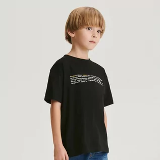 Koszulki dla chłopców - Reserved - Bawełniany t-shirt z napisami - Czarny - grafika 1