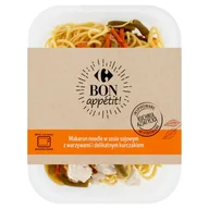 Szybkie dania obiadowe - Carrefour Bon appétit Makaron noodle w sosie sojowym z warzywami i delikatnym kurczakiem 400 g - miniaturka - grafika 1