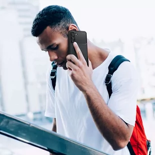 Etui do Samsung Galaxy S21 FE futerał Spigen Rugged Armor Matte Black + Szkło - Etui i futerały do telefonów - miniaturka - grafika 11