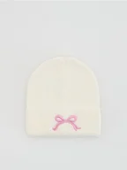 Czapki damskie - Reserved - Czapka z haftem - złamana biel - miniaturka - grafika 1